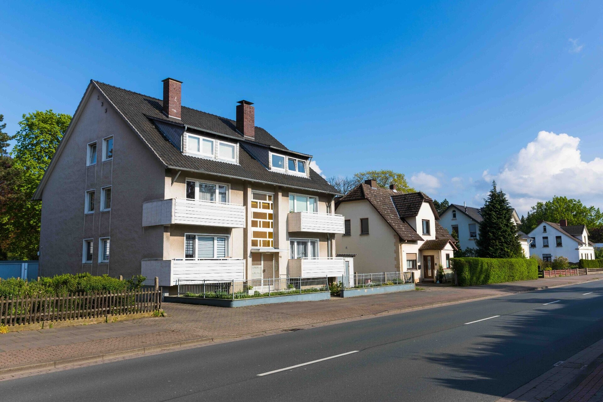 Charaktervolles Altbau-Haus in der Region Heidelberg im warmen Abendlicht